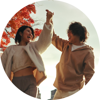 衣装資源の循環と社会貢献を表現したイメージ
